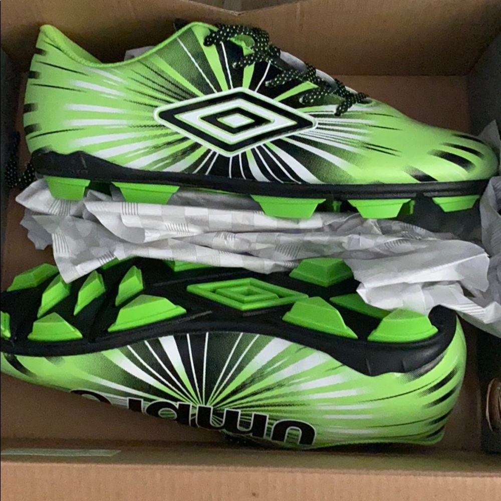 Boys Umbro  Size 4 soccer cleats